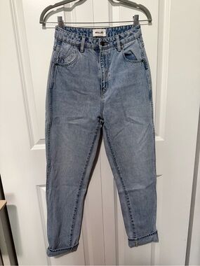 ROLLA'S High-Rise Mom Jeans in Light Blue Wash